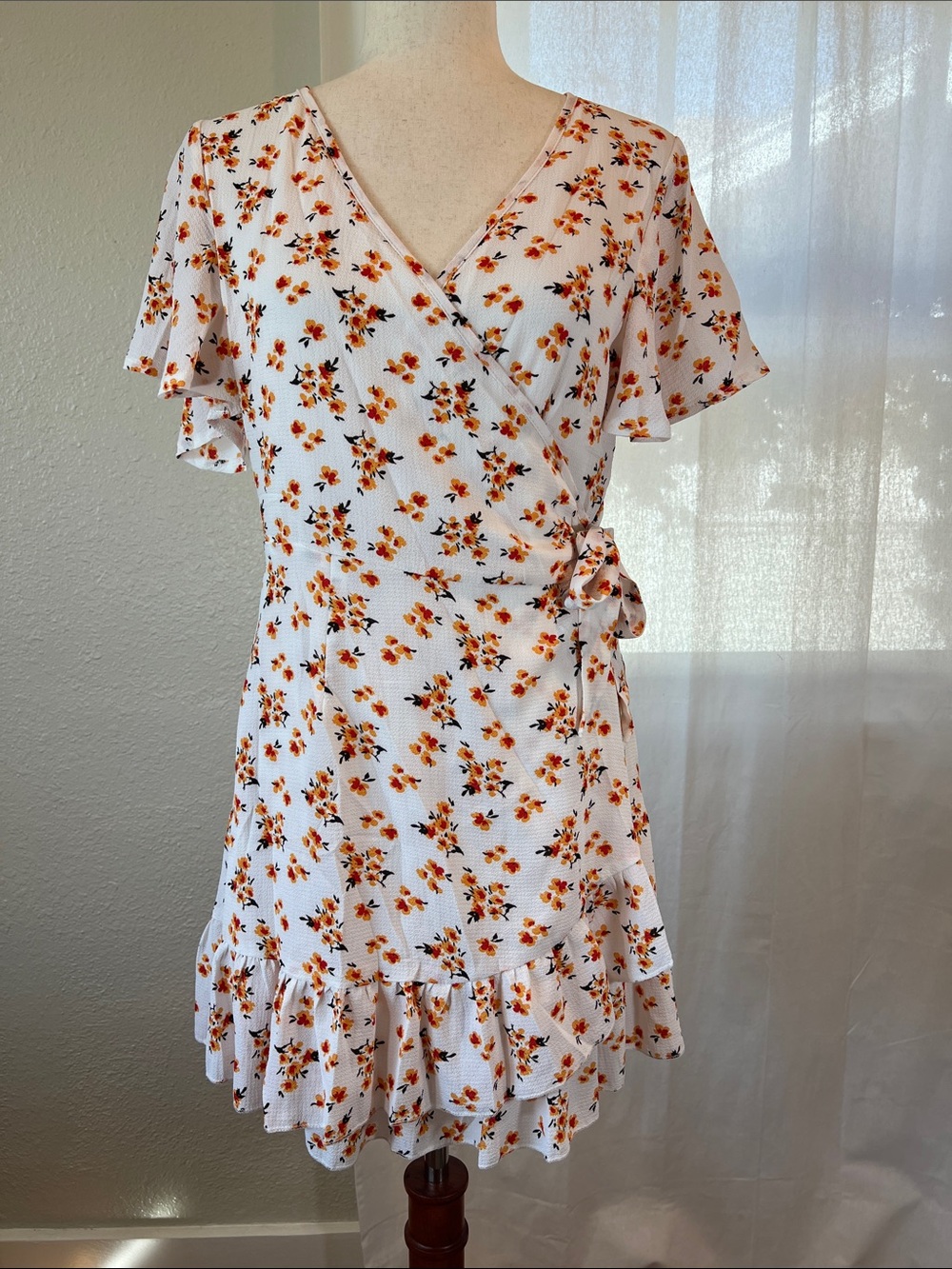Relipop Floral True Wrap Mini Dress - White with Orange Flowers. Size M. NWOT